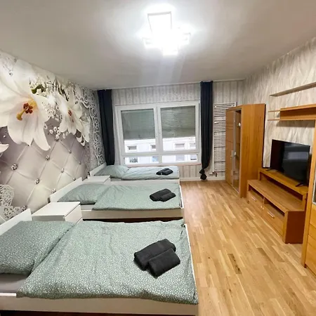 Zentral Gelegenes Mit Balkon In