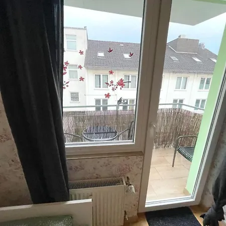 Zentral Gelegenes Mit Balkon In *