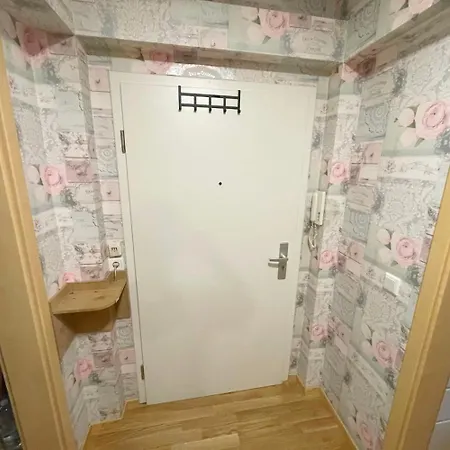 Zentral Gelegenes Mit Balkon In アパート *