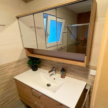 Zentral Gelegenes Mit Balkon In アパート
