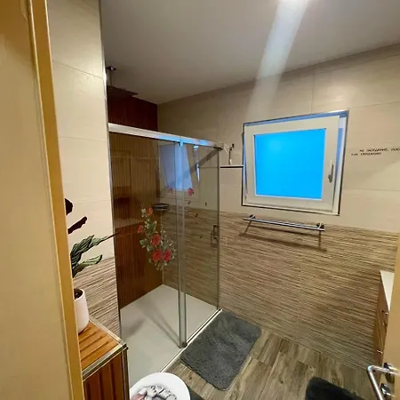 アパート Zentral Gelegenes Mit Balkon In *