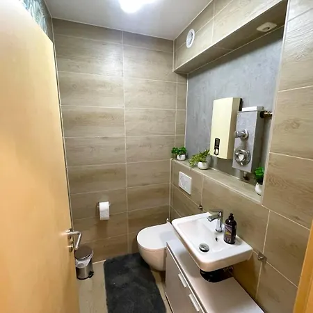 Zentral Gelegenes Mit Balkon In アパート