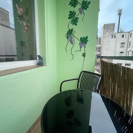 アパート Zentral Gelegenes Mit Balkon In *